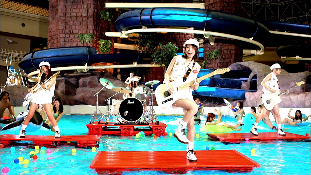 Anime full body woman water - Playground